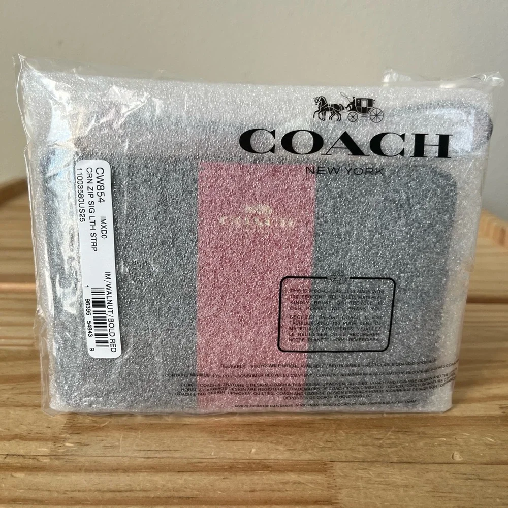 Coach wristlet🎈🎈